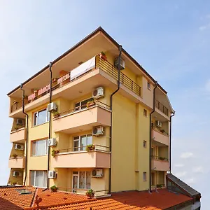 Otel Viva Beach, Ahyolu
